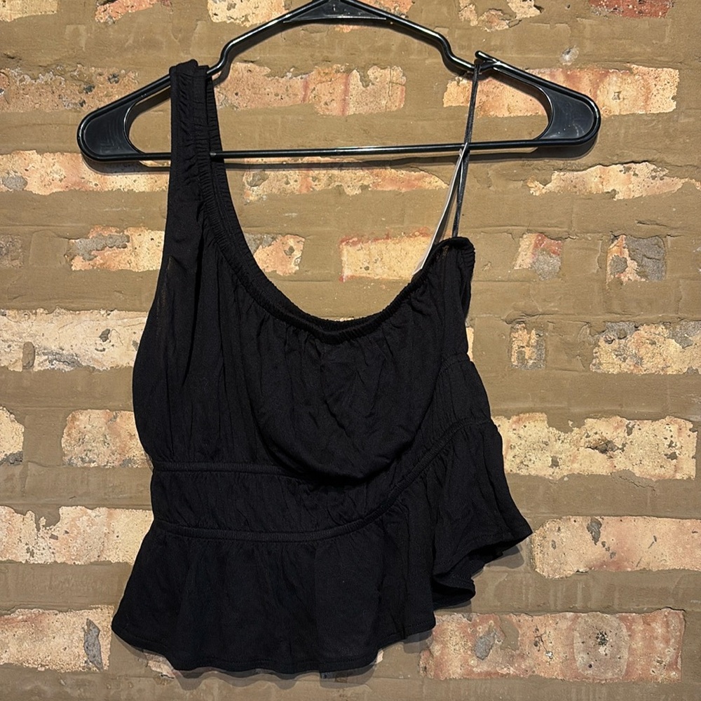 One-shoulder black top